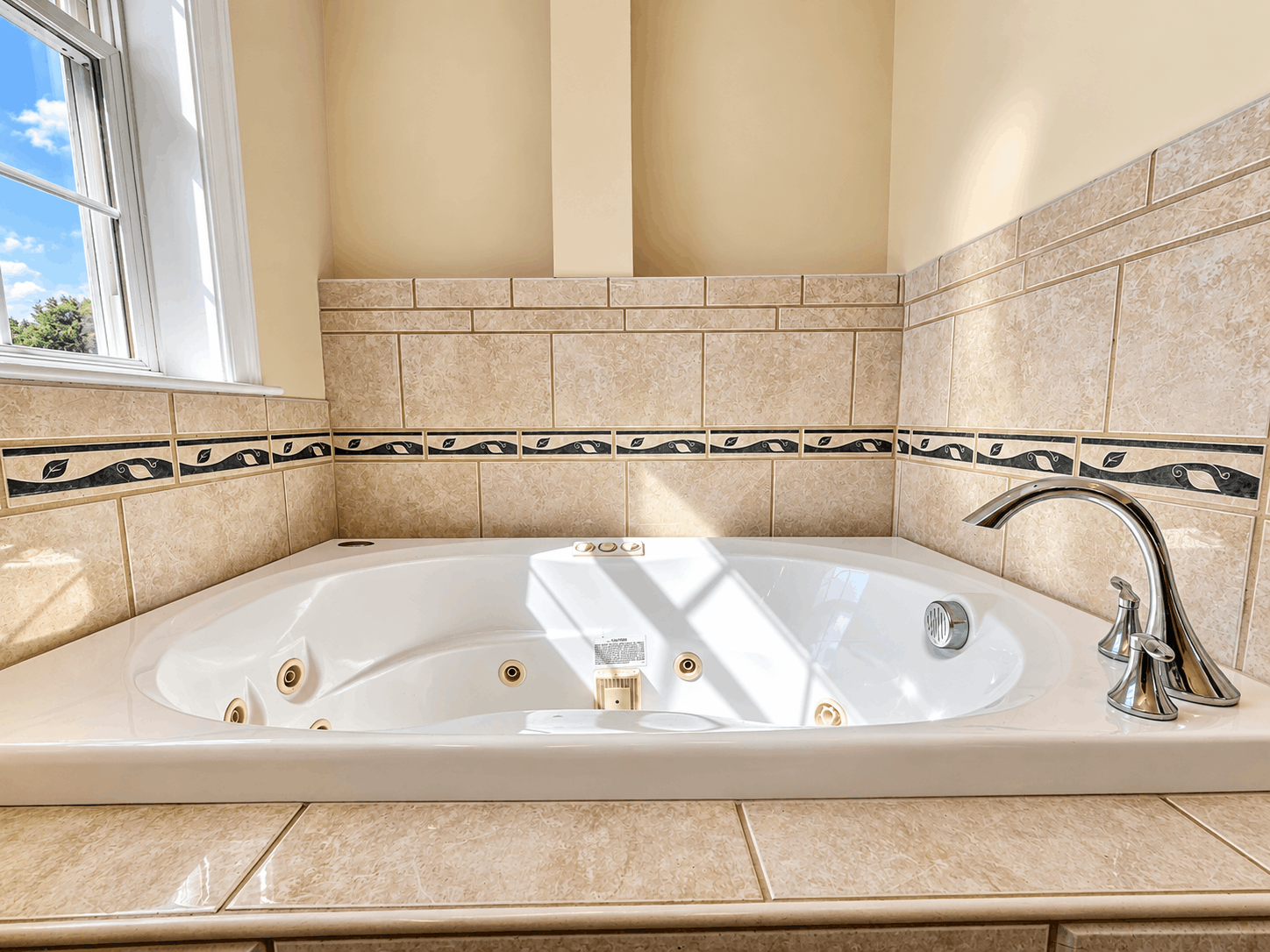 Real estate photography sample jacuzzi